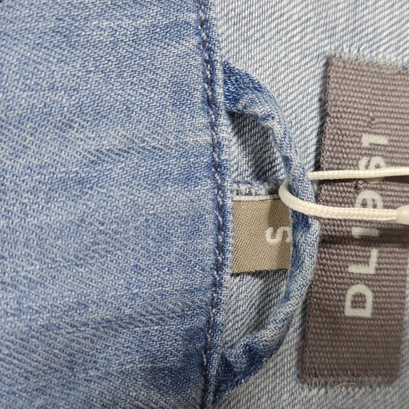 DL1961 NWT Premium Denim Alba Rolled Cuff Short Sleeve Belted Jumpsuit Size Sm - Picture 7 of 16